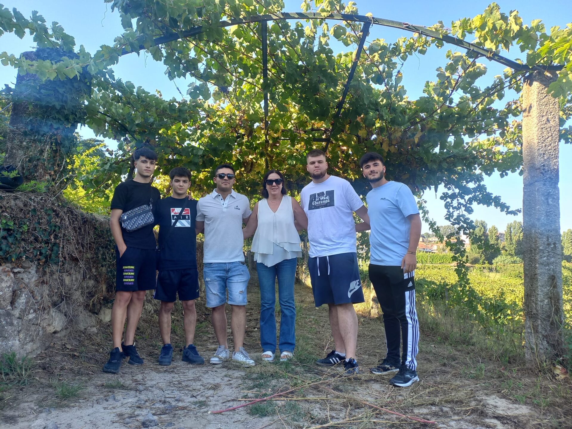 Estudiantes del Centro de Formación del Medio Rural de Villafranca de los Barros participan en el programa europeo Erasmus + elaborando vinos verdes en Portugal