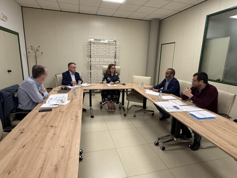 Junta y Diputación de Cáceres definen las medidas para evitar la contaminación del agua potable en municipios afectados por los incendios