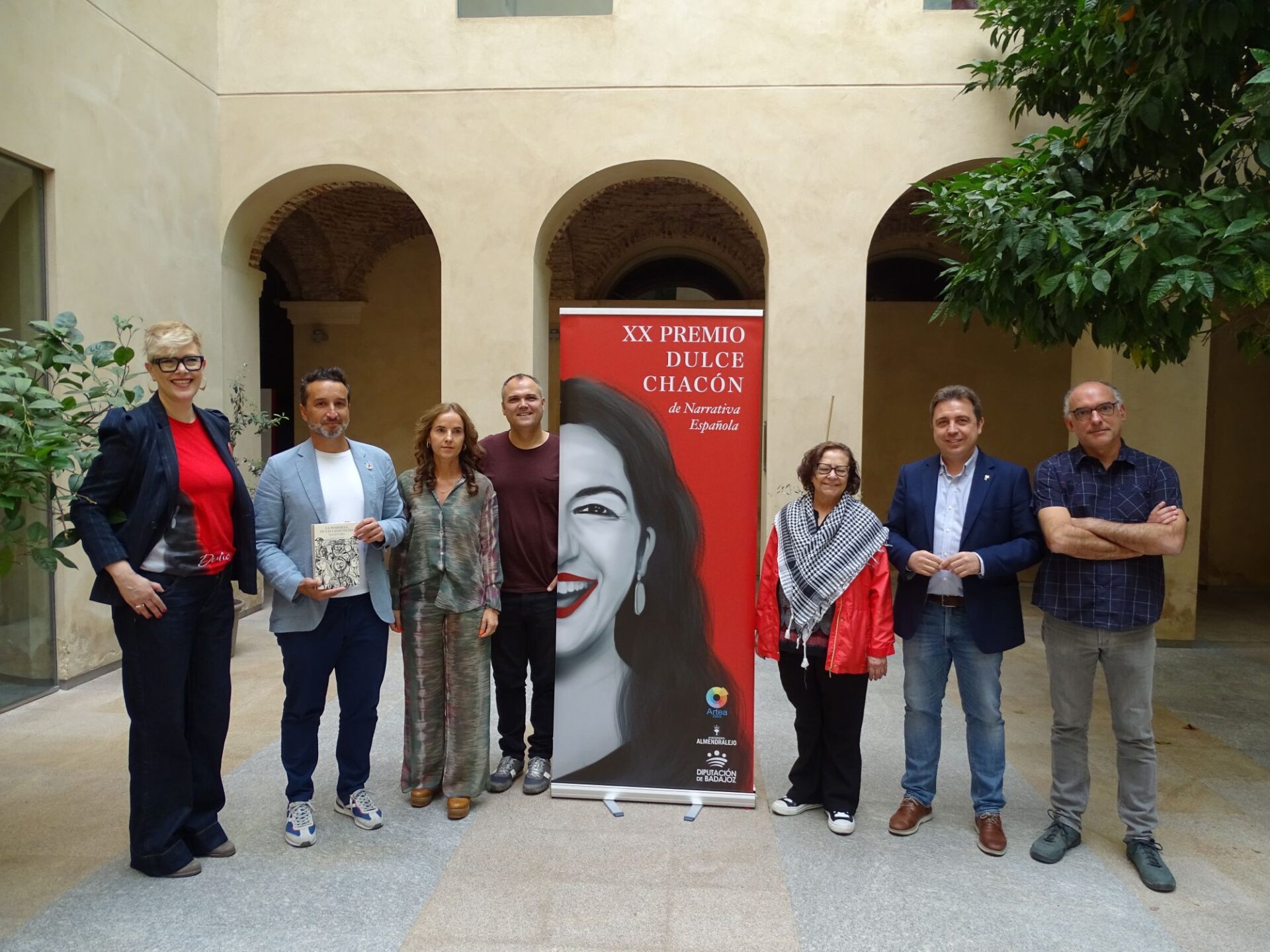 El XX Premio de Narrativa Española ‘Dulce Chacón’ es para ‘La península de las casas vacías’, de David Uclés