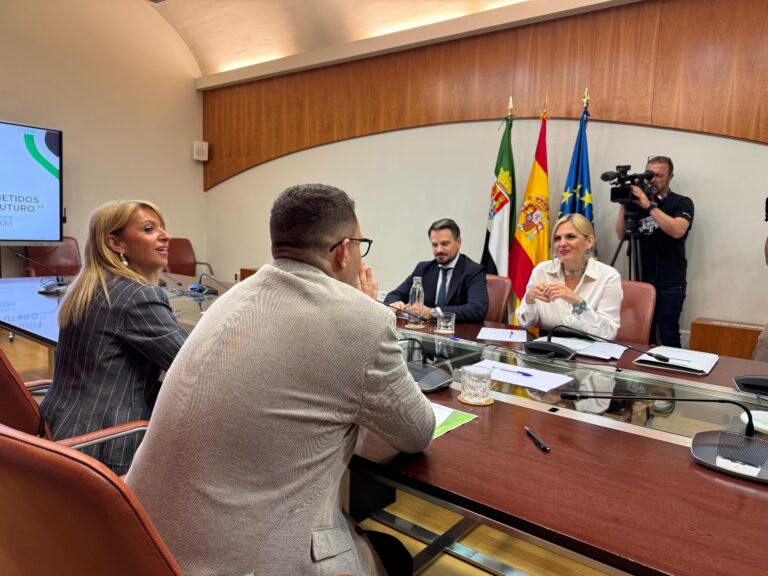 La Junta de Extremadura cree “posible” el acuerdo con los grupos parlamentarios para sacar adelante los presupuestos de 2026