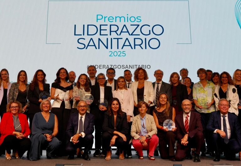 La Consejería de Salud y Servicios Sociales recibe el Premio Liderazgo Sanitario en Enfermedades Raras 2025