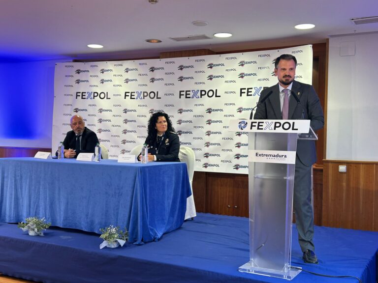 Abel Bautista inaugura la I Feria Extremeña de Seguridad