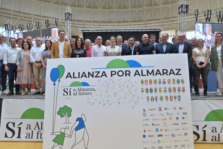 María Guardiola firma el manifiesto de ‘Alianza por Almaraz’ para frenar el cierre de la central en “una cita histórica llena de dignidad”