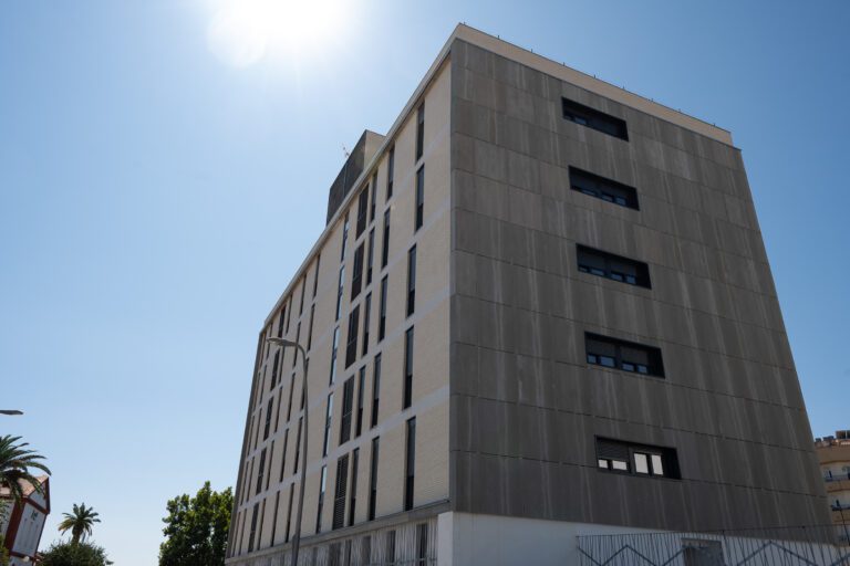 La Junta garantiza la reparación de desperfectos en viviendas entregadas en Almendralejo y recalca que el suministro de luz y agua no dependen de ella