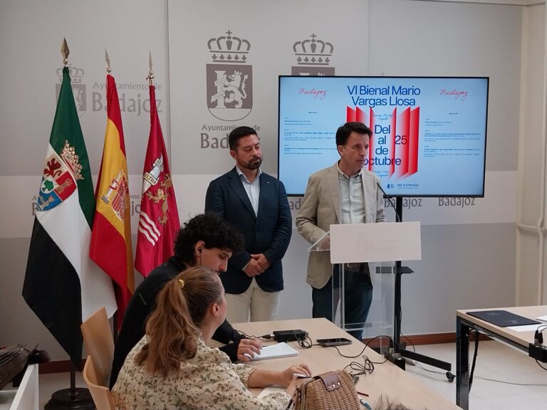 La VI Bienal Mario Vargas Llosa programa un ciclo de novela histórica y una exposición fotográfica de Morgana Vargas Llosa en el MEIAC