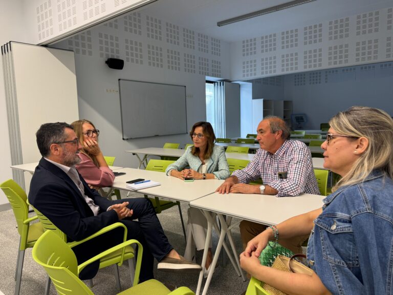 La secretaria general de Empleo visita el Centro de Campanario y se reúne con el alcalde para abordar políticas activas de empleo en la comarca