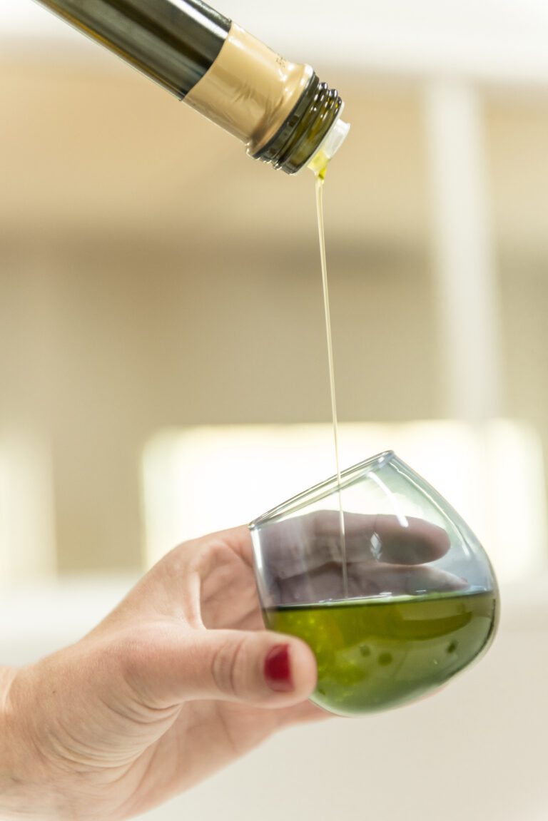 La Diputación convoca la IX edición de la ´Cata-Concurso de Aceites de Oliva Virgen Extra Provincia de Badajoz Cosecha Temprana 2025/2026´