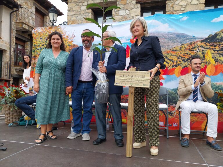 La Junta de Extremadura reafirma su compromiso con el Valle del Jerte en la inauguración de la Otoñada