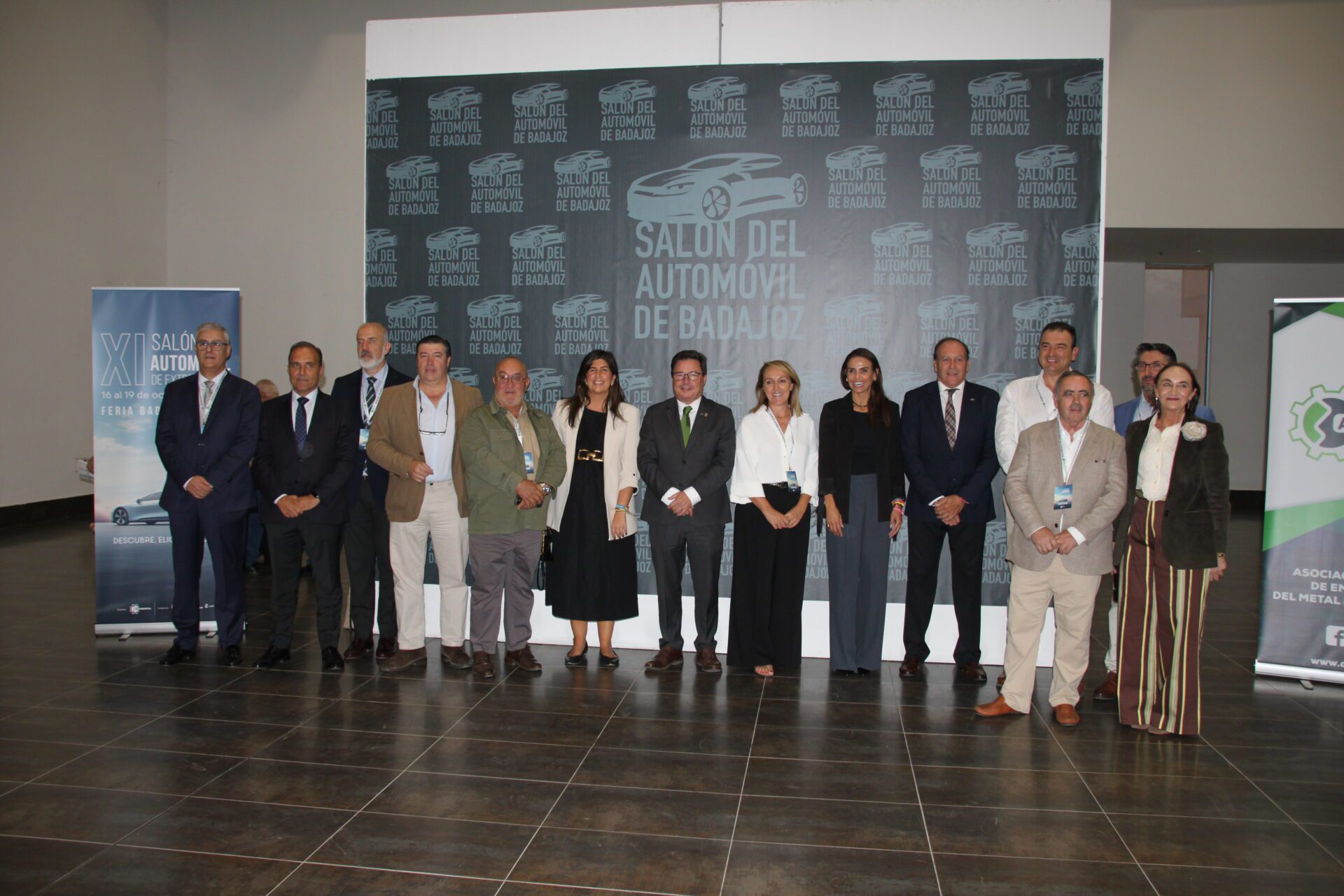 Santamaría destaca, en la inauguración del XI Salón del Automóvil de Extremadura, la importancia del sector cuyas exportaciones superaron los cien millones de euros en 2024