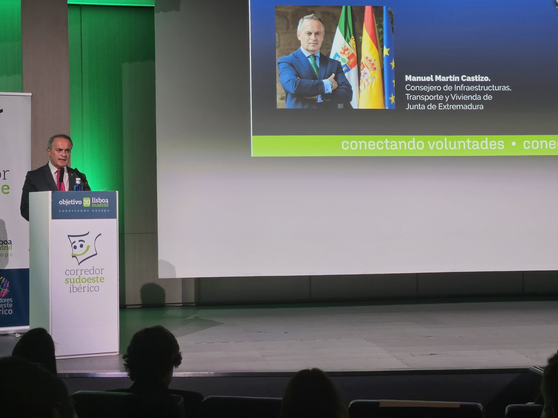 La Junta, respaldada por entidades empresariales y sociales, exige el AVE Madrid-Badajoz “en 2030, en dos horas y por la nueva plataforma”