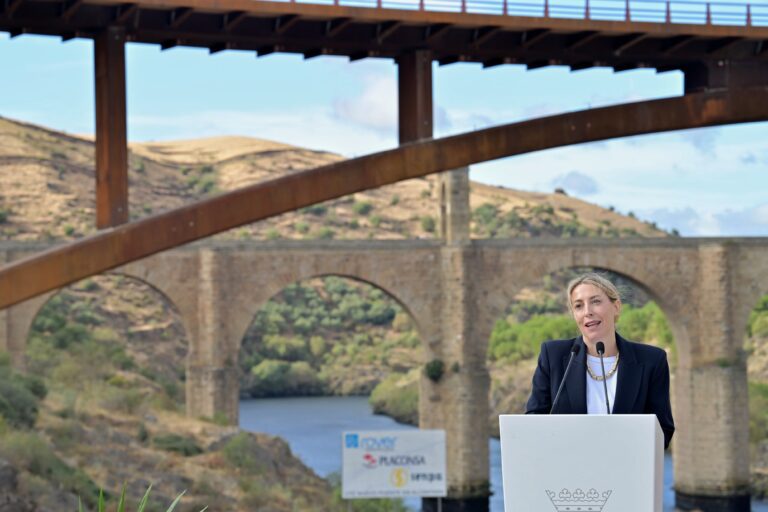 María Guardiola inaugura el viaducto de Alcántara y anuncia la solicitud del reconocimiento del Puente Romano como Patrimonio de la Humanidad