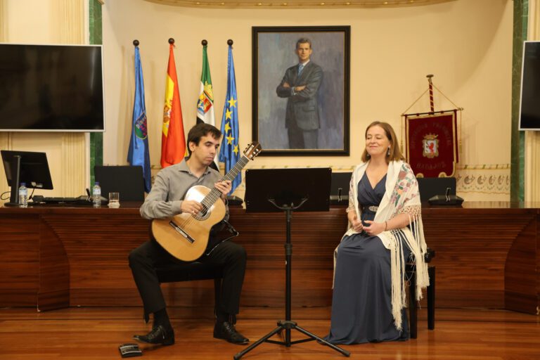Los conservatorios pacenses inician el curso oficial con la lección histórica de Leza Cruz y el recuerdo de Susana Sánchez presente
