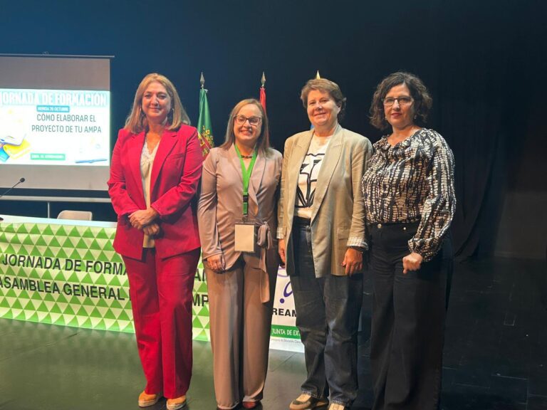 La secretaria general de Educación destaca las medidas implantadas en esta legislatura para “mejorar” el sistema educativo y la vida de las familias extremeñas durante una jornada dirigida a AMPAS