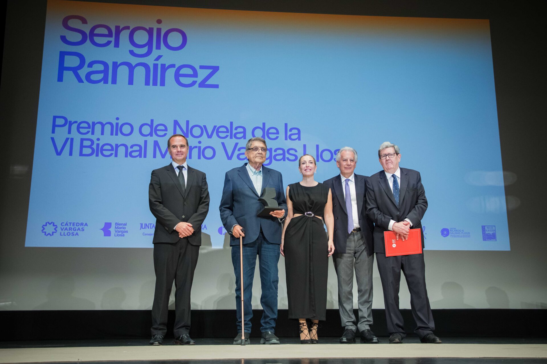 Guardiola reivindica el legado de Vargas Llosa en la VI Bienal de Novela y defiende que Extremadura “seguirá apostando por la cultura y derribando prejuicios”