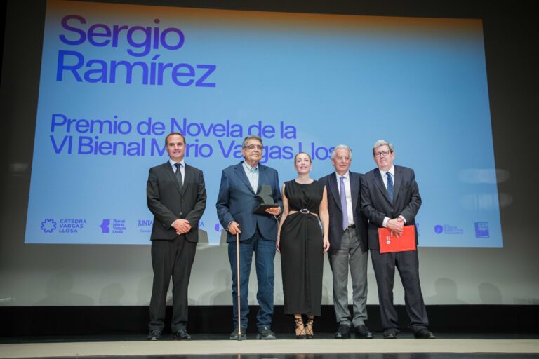 Guardiola reivindica el legado de Vargas Llosa en la VI Bienal de Novela y defiende que Extremadura “seguirá apostando por la cultura y derribando prejuicios”