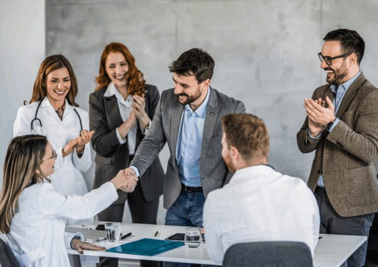 La Junta publica las ayudas por 32 millones de euros para fomentar la contratación indefinida en la región