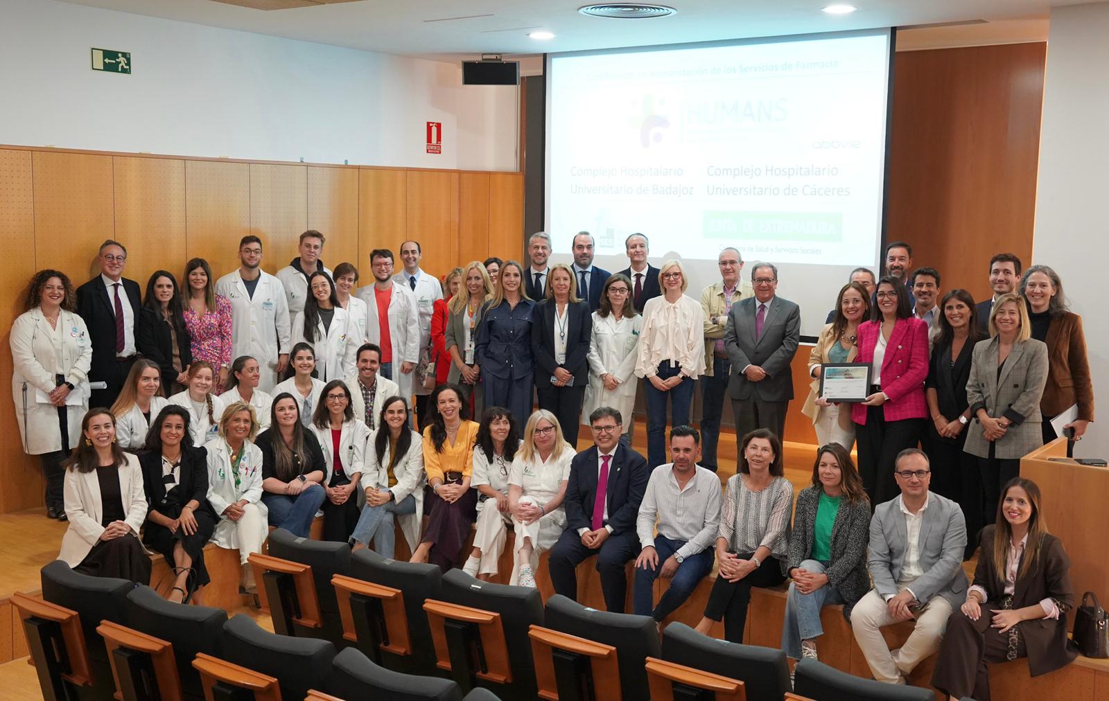 Los Servicios de Farmacia Hospitalaria de los Complejos Hospitalarios de Badajoz y Cáceres reciben la Certificación en Humanización de la Fundación Humans