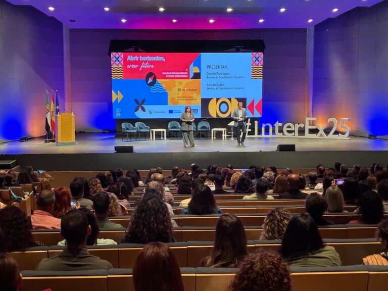 Más de 400 docentes participan en un encuentro regional para impulsar la dimensión internacional de sus centros educativos y dar a conocer los proyectos y programas desarrollados