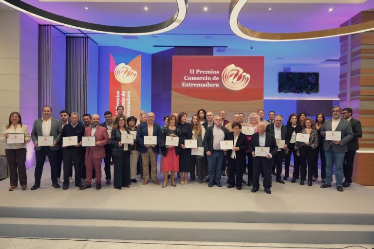 El III Foro de Comercio de Extremadura rinde homenaje al pequeño comercio y reúne en Cáceres a más de 200 profesionales del sector