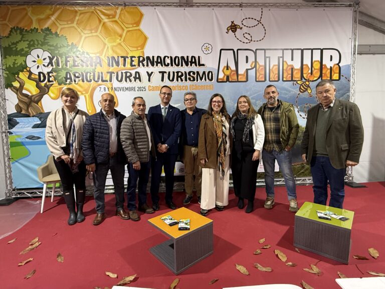 Mercedes Morán asiste a la Feria de la Apicultura y el Turismo de Las Hurdes APITHUR 2025