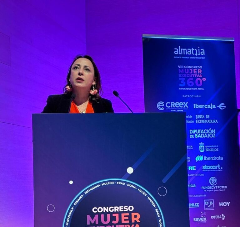 Sánchez Vera reivindica el talento femenino e insta a favorecer que “brille y salga”