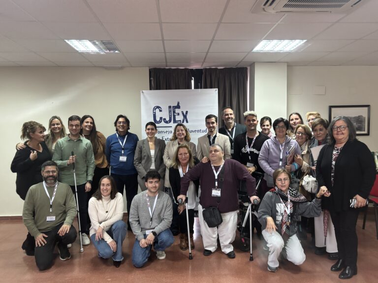 La Junta de Extremadura trabaja en la formación, la participación y la sensibilización en materia tecnológica y social con los jóvenes