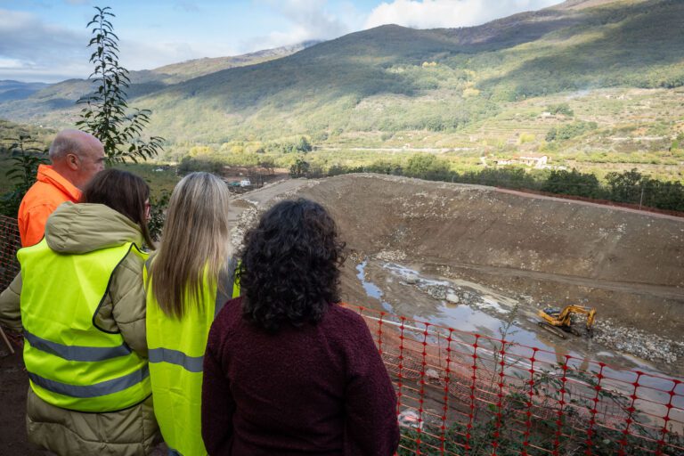María Guardiola visita las obras de la balsa de Jerte, que garantizará el agua potable a la población durante todo el año