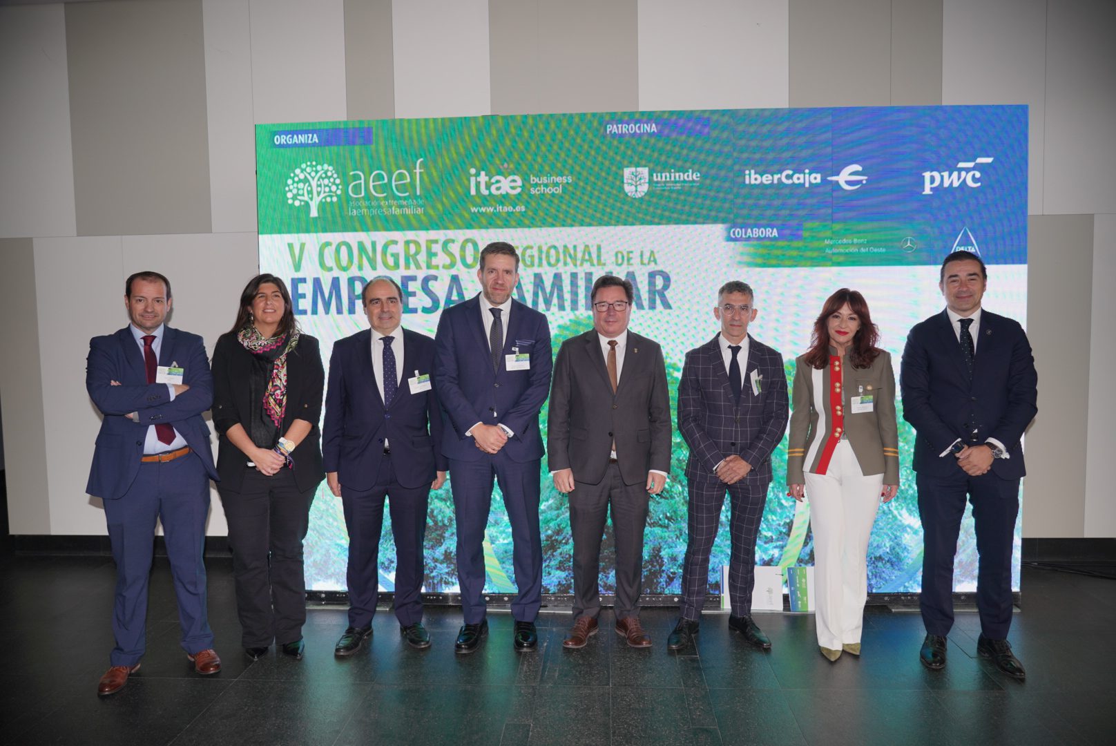 Extremadura refuerza su compromiso con la empresa familiar en el V Congreso Regional