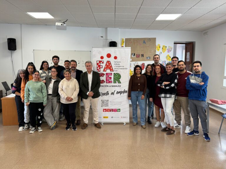 La Diputación de Badajoz inicia en La Parra un curso del Proyecto FACER sobre mantenimiento industrial vinculado a las energías renovables
