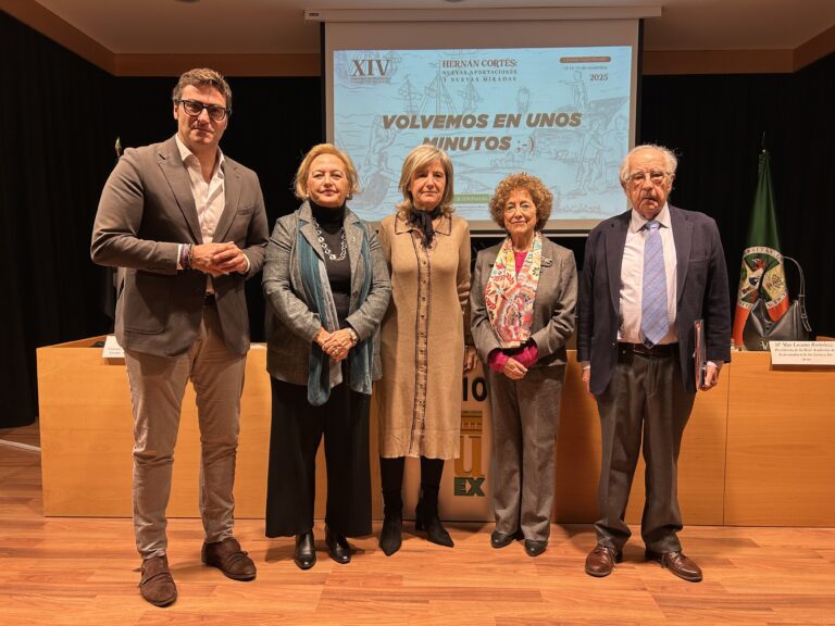 Bazaga reivindica en Cáceres la necesidad de tender puentes y profundizar en la historia compartida entre Extremadura e Hispanoamérica