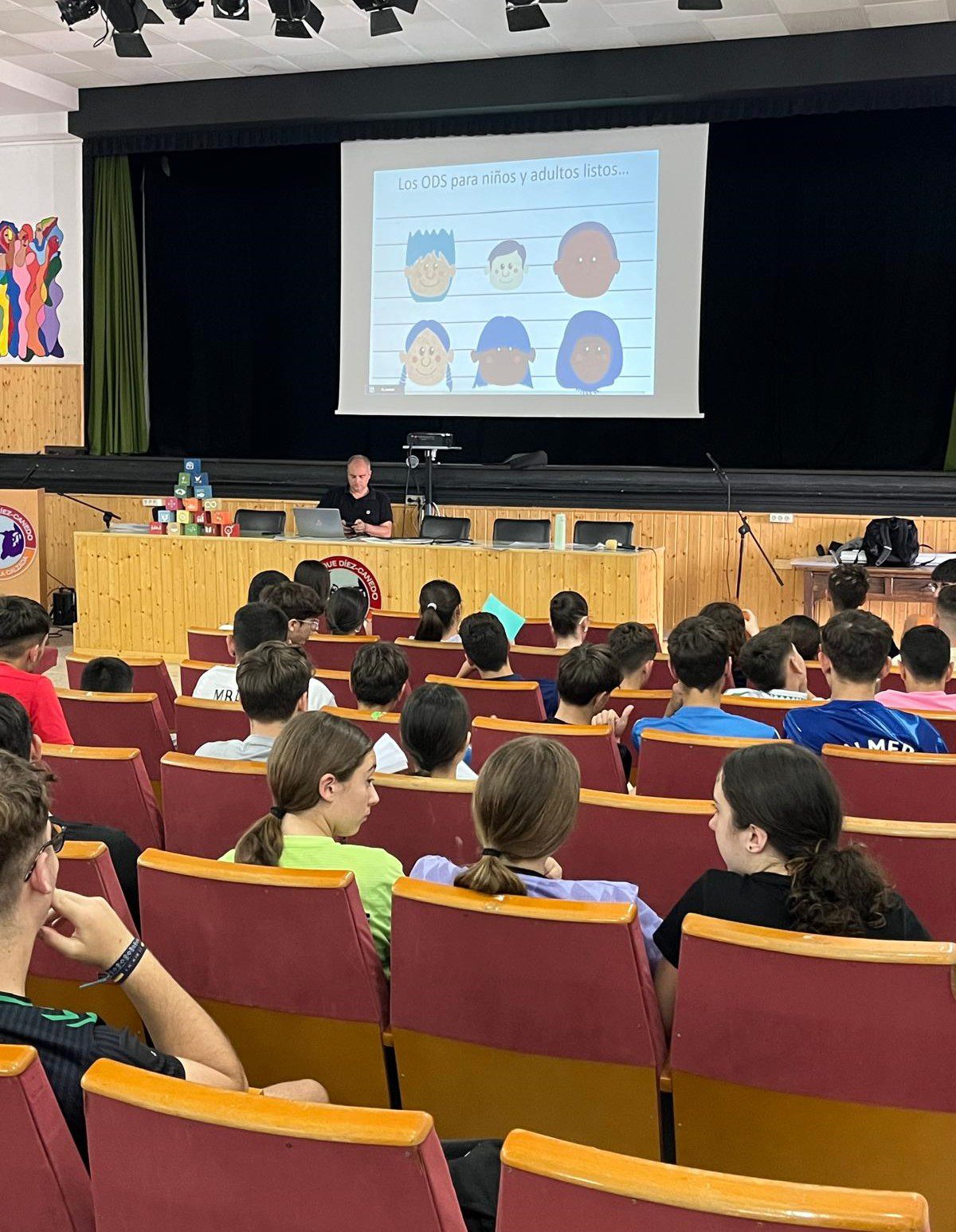 El profesorado se suma al #MovimientoODS: la Diputación de Badajoz fomenta la educación en valores de la Agenda 2030 entre docentes de la provincia