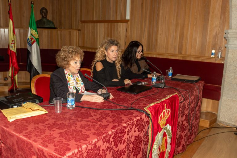 Más de 300 personas participan en el Congreso Internacional sobre Hernán Cortés, que concluye este sábado en Medellín