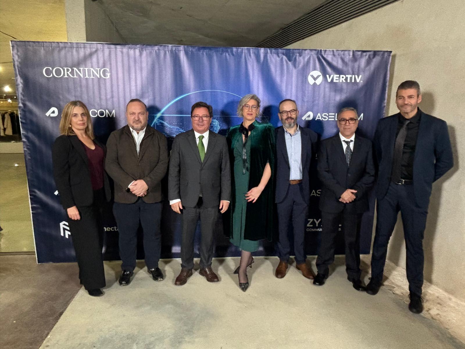 Santamaría afirma que la empresa ASELCOM “simboliza el espíritu emprendedor y la capacidad de innovación que caracterizan a Extremadura”