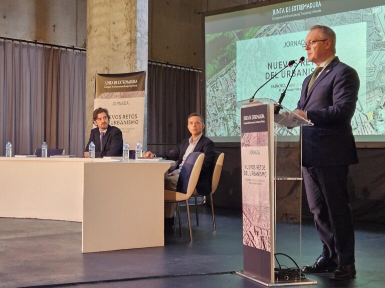 Manuel Martín invita a transformar el marco urbanístico porque el actual “no es suficiente” para atender las necesidades existentes