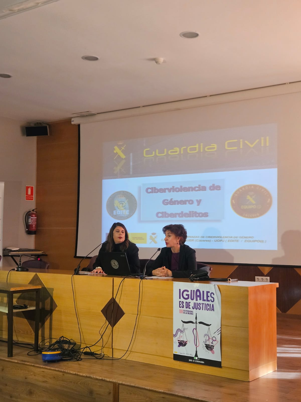La directora general del Instituto de la Mujer de Extremadura anima a las víctimas de violencia a denunciar