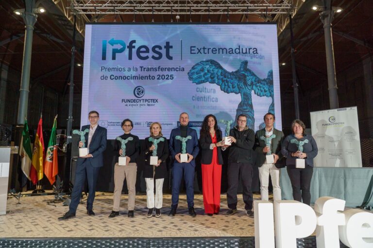 La consejera de Educación destaca la calidad y el rigor de la investigación en Extremadura y se muestra orgullosa de su aportación al mundo científico