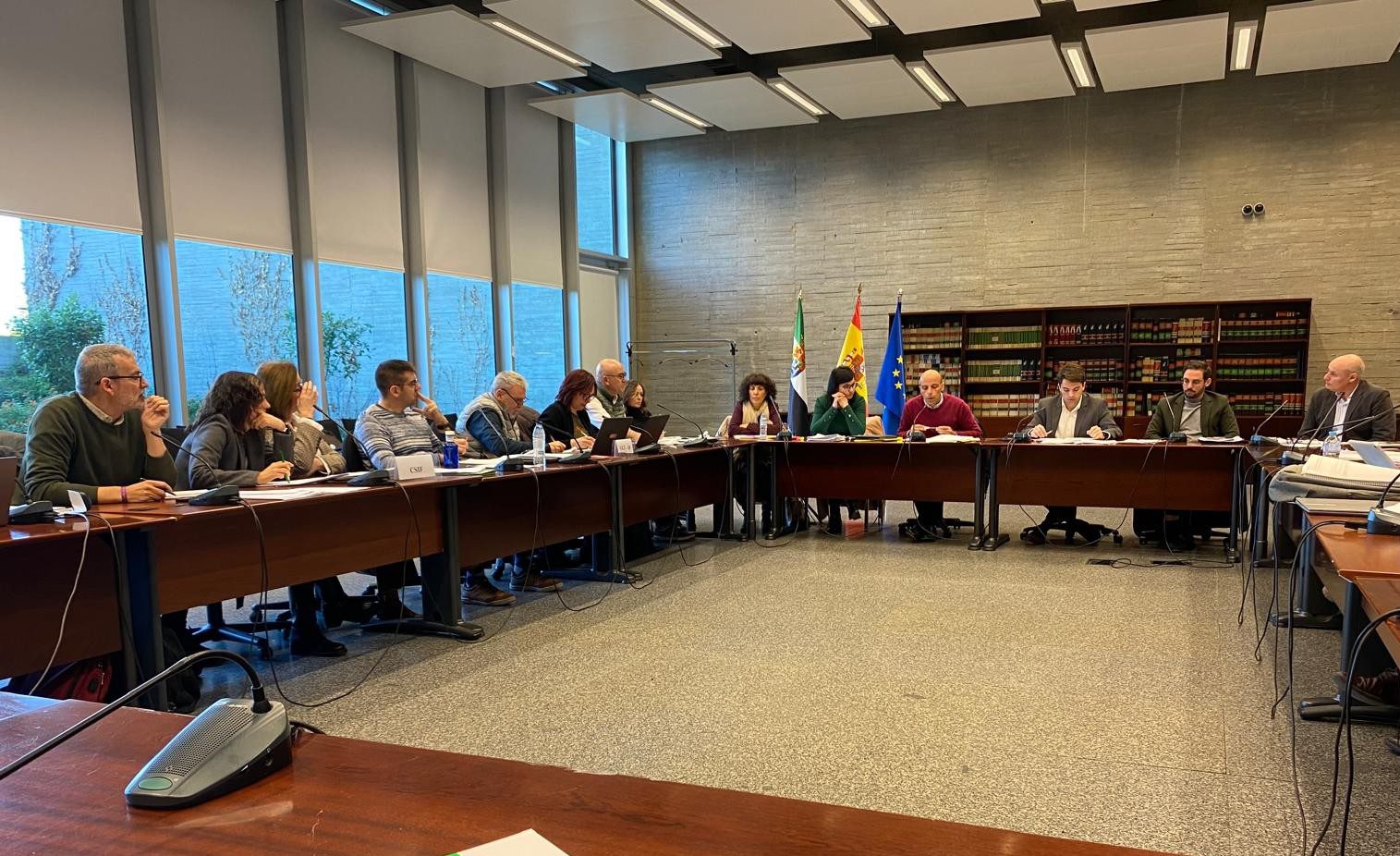 La Junta de Extremadura acumula las ofertas públicas de empleo de 2021, 2022 y 2023 con un total de 1.644 plazas en Administración General