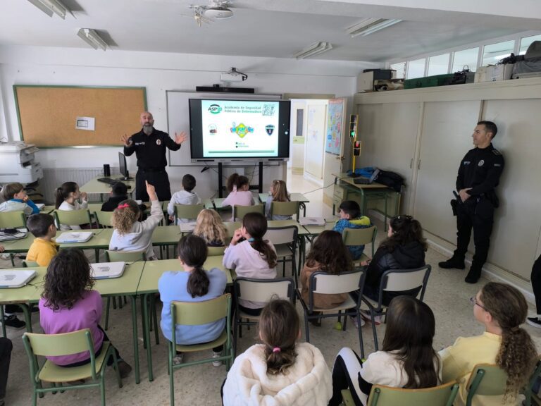 La Consejería de Presidencia impulsa charlas de educación vial para más de 700 escolares de 27 localidades de Extremadura