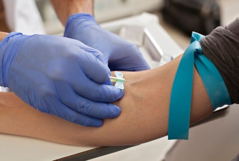 El Banco de Sangre de Extremadura programa el calendario de donaciones de diciembre para disponer de reservas de sangre