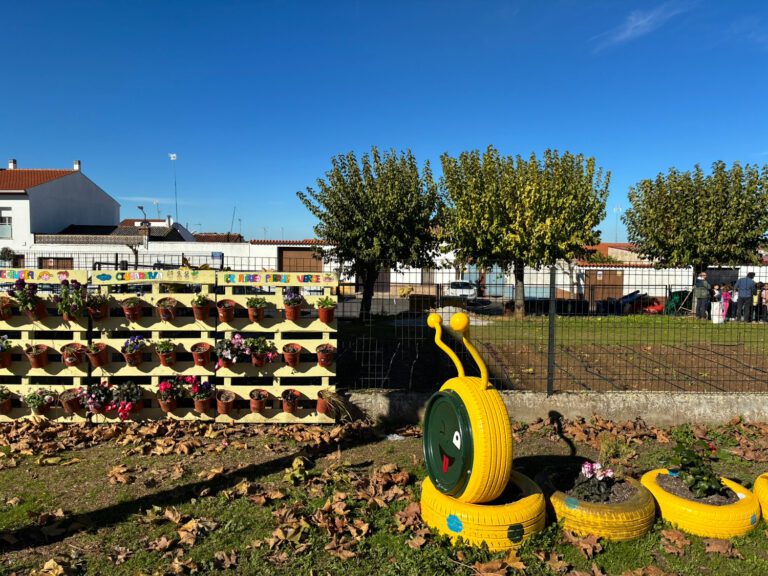 Los huertos escolares de invierno florecen en Oliva de la Frontera y Zahínos gracias a los Presupuestos Participativos de la Diputación de Badajoz