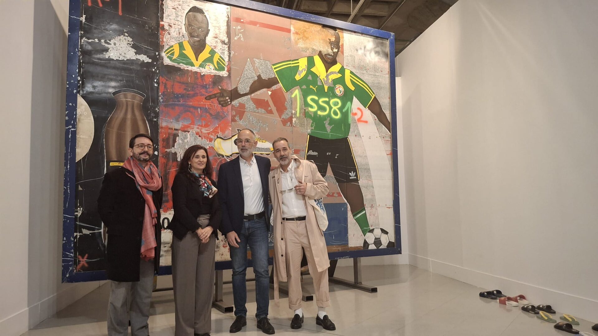 La exposición ‘Símbolos migrantes’ del artista extremeño Rorro Berjano reflexiona en el MEIAC sobre los logotipos como “nuevas deidades”