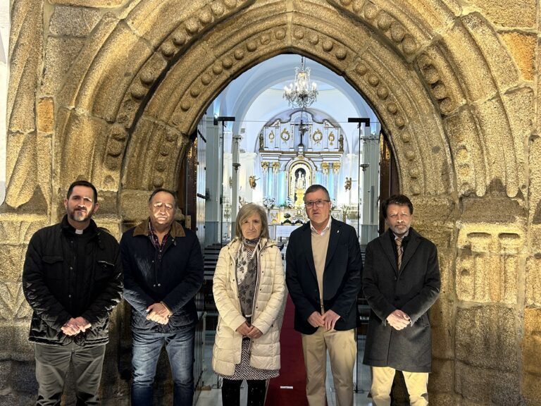 La Junta de Extremadura devuelve el esplendor a la portada gótica del santuario de Nuestra Señora de Gracia en Oliva de la Frontera