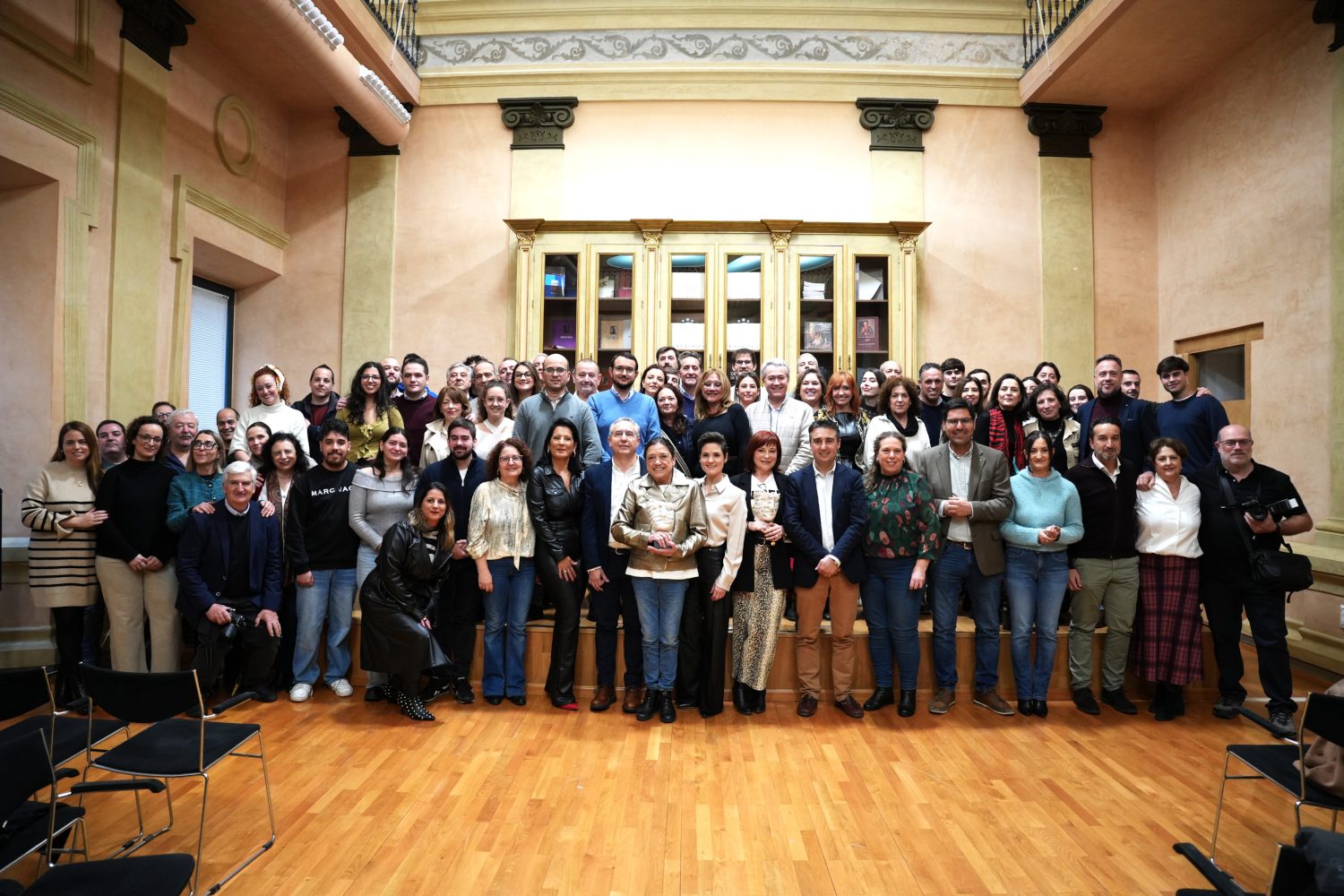 La Diputación de Badajoz rinde homenaje a las dos primeras periodistas de la institución en el tradicional desayuno navideño con los medios