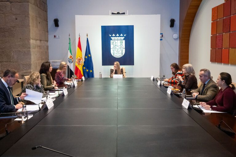 El Consejo de Gobierno aprueba 18 millones de euros en medidas para generar empleo y ayudar a pymes y autónomos