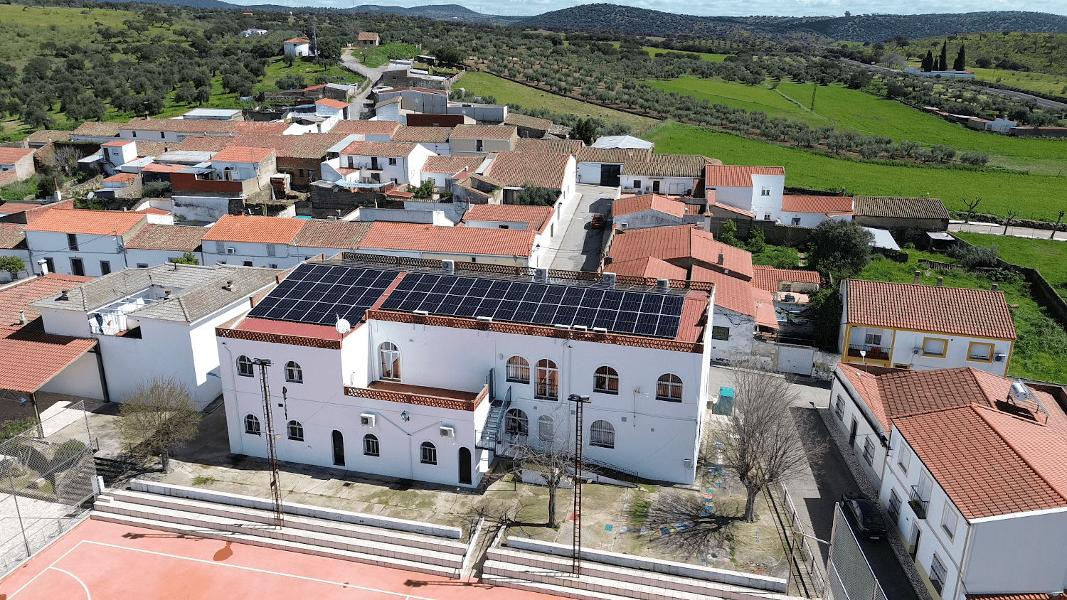 La Diputación de Badajoz entrega a 35 ayuntamientos estudios de potencial fotovoltaico en edificio municipales para promover comunidades energéticas