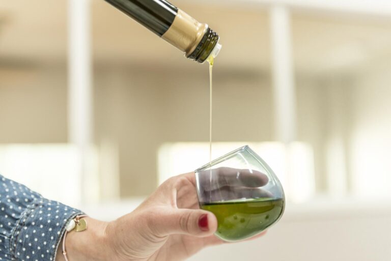 Un total de 24 empresas y 34 marcas participan en la Cata-Concurso de Aceites de Oliva Virgen Extra Provincia de Badajoz