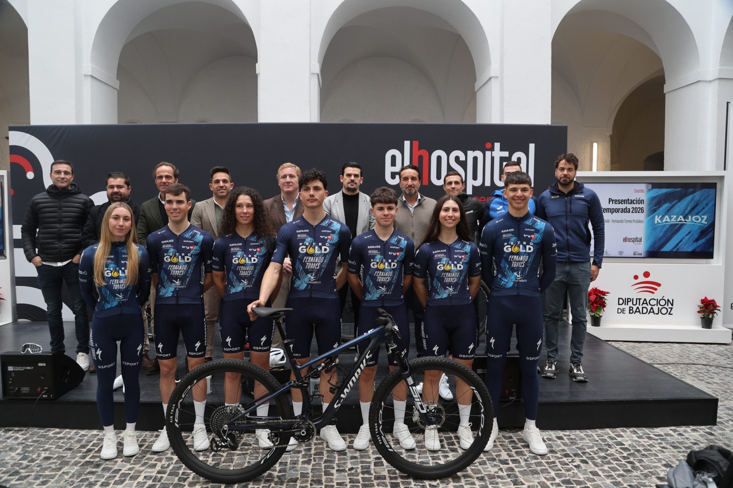 El Hospital Centro Vivo, testigo del ambicioso proyecto UCI MTB Team Extremadura Petrogold-Fernando Torres Probikes