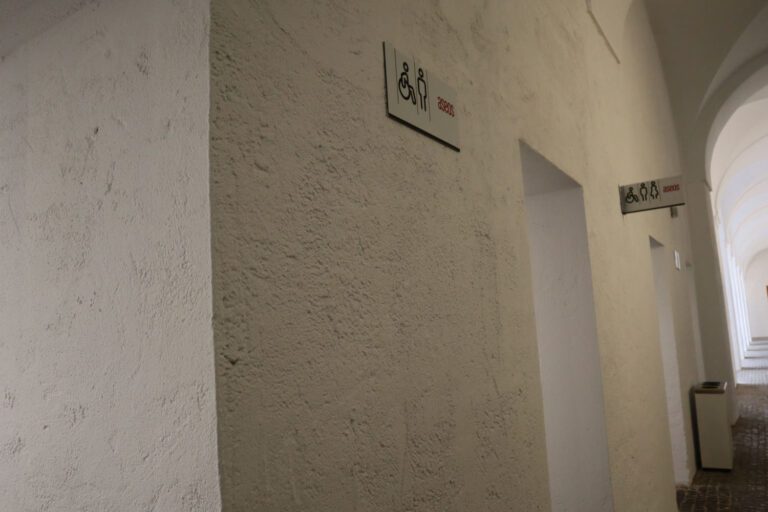 El Hospital Centro Vivo contará con dos aseos adaptados para personas con ostomía