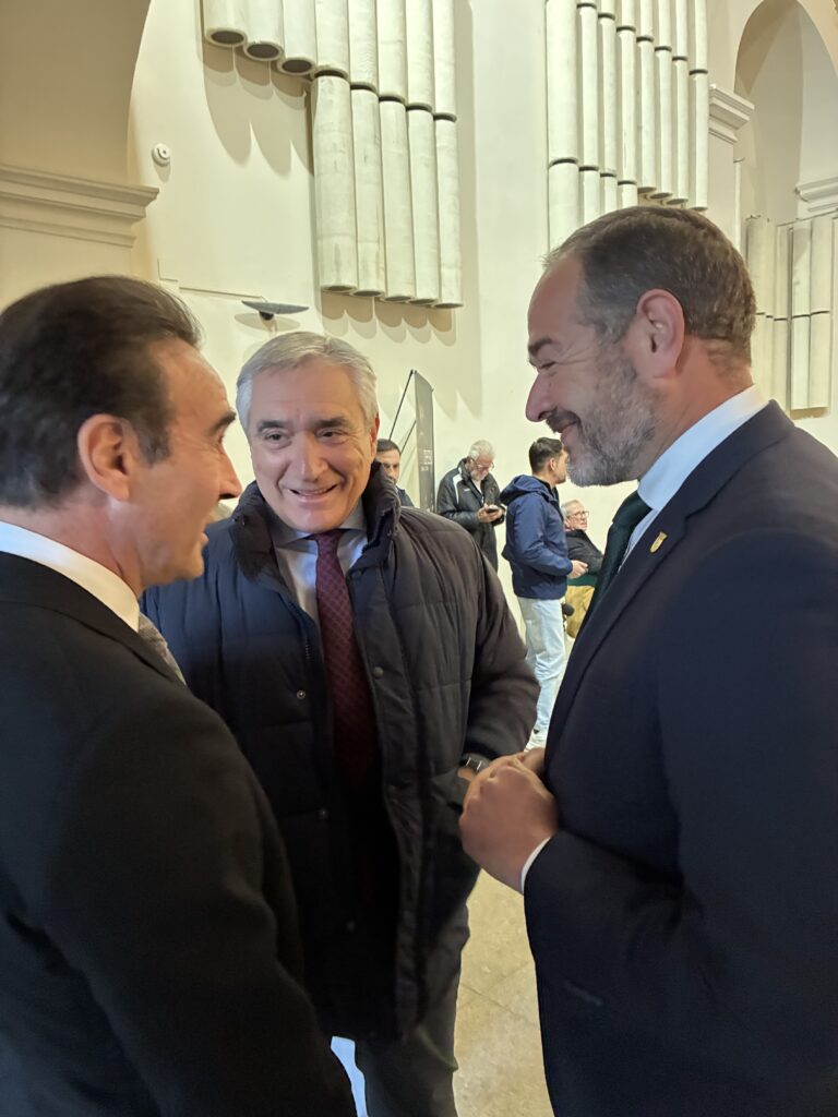 La Junta refrenda su apoyo a los toros en la presentación de la feria de Olivenza