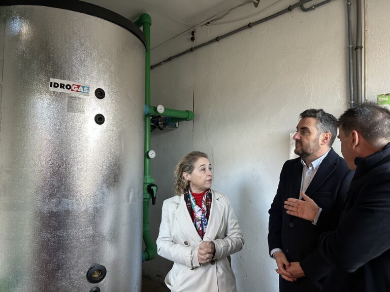 La consejera de Educación anima a los alcaldes a solicitar ayudas de eficiencia energética para los colegios